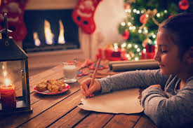 bambina che scrive a Babbo Natale