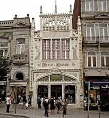 Facciata della libreria “Lello e Irmao” di Porto