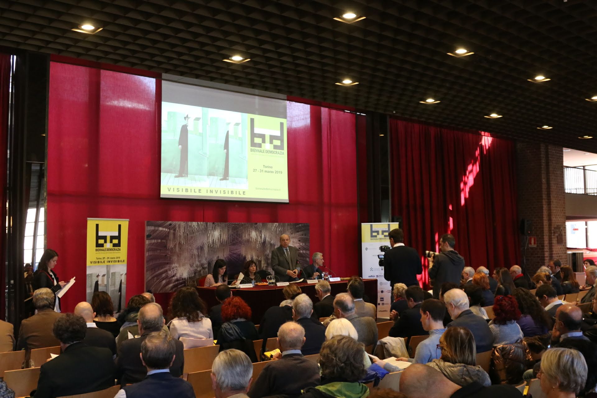 Democrazia e partecipazione politica, temi affrontati in Fascismo bianco