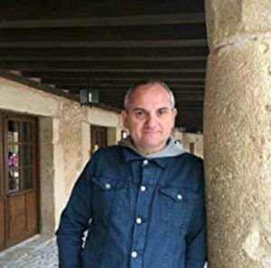 Lo scrittore Mario Escobar