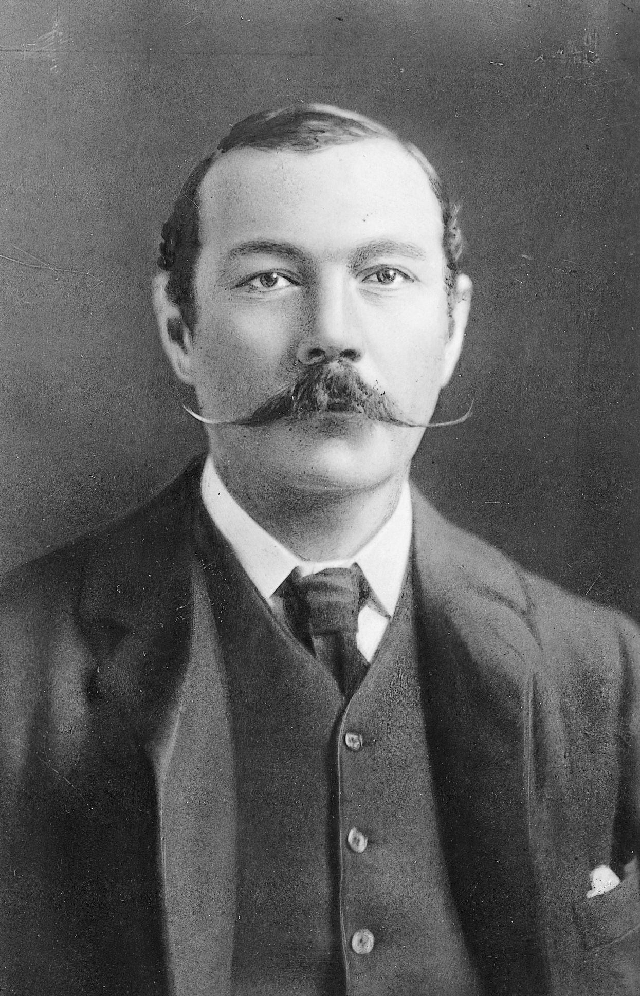 sir arthur conan doyle biography in english