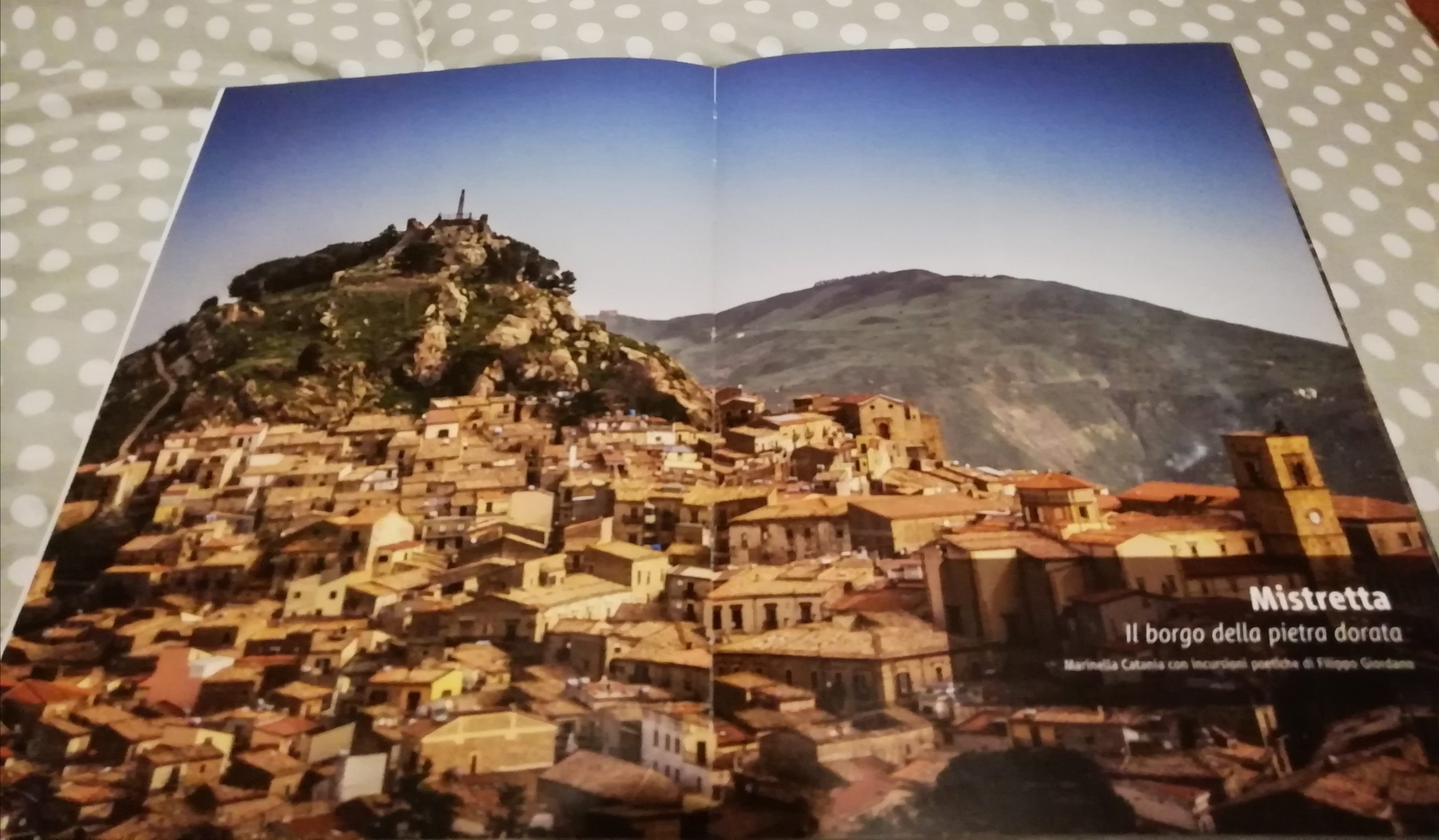 Paesaggio siciliano tra mare e borghi