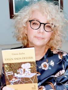 Cinzia Zerba con libro