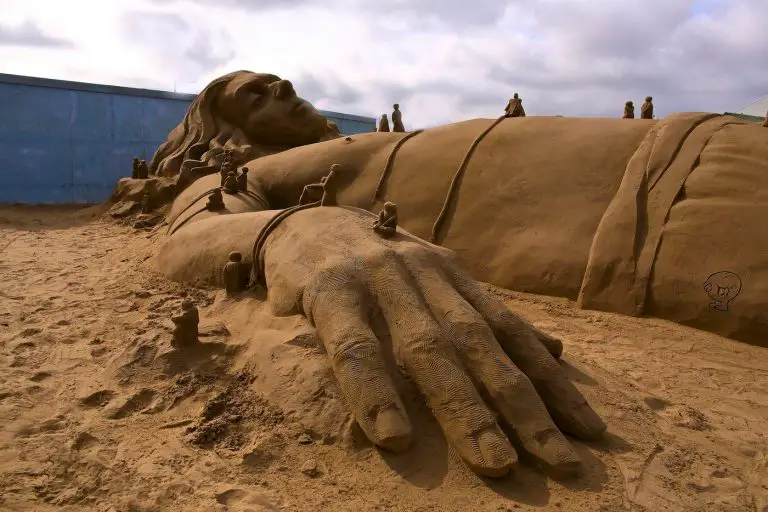 I viaggi di Gulliver, sculture di sabbia letterarie