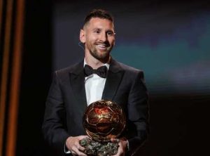 Messi La pulce Pallone d'oro maradona 