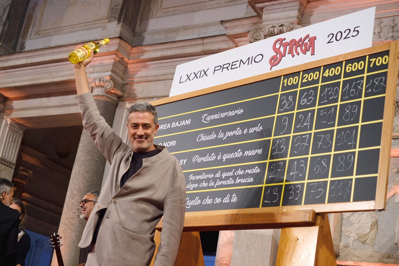 Andrea Bajani Premio Strega 2025 L’anniversario