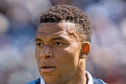 Perché non esiste ancora una biografia italiana di Mbappé (e cosa leggere nel frattempo)