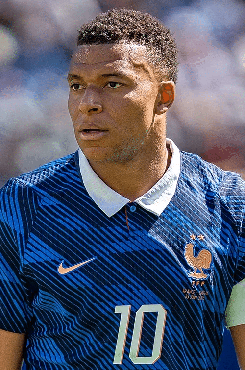 Perché non esiste ancora una biografia italiana di Mbappé (e cosa leggere nel frattempo)
