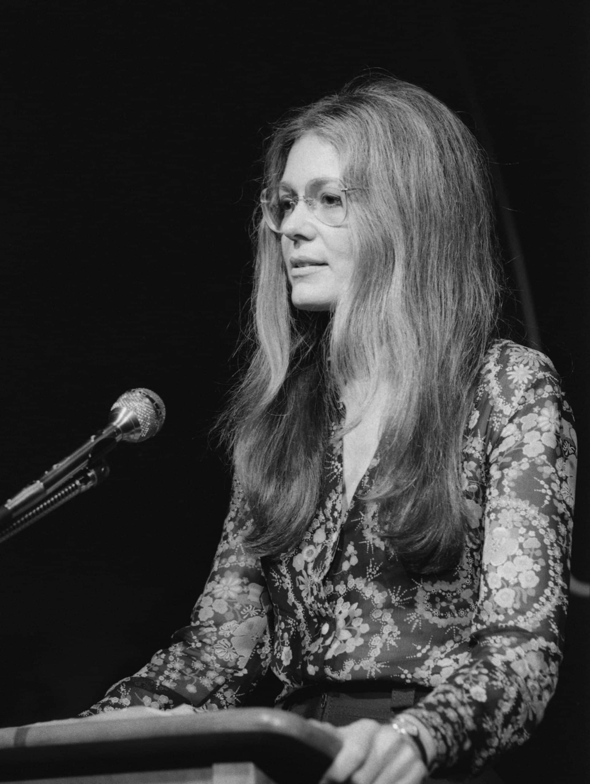 Gloria Steinem nel 1975 durante una conferenza alla LBJ Library