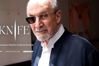 Knife, il documentario su Salman Rushdie diretto da Alex Gibney