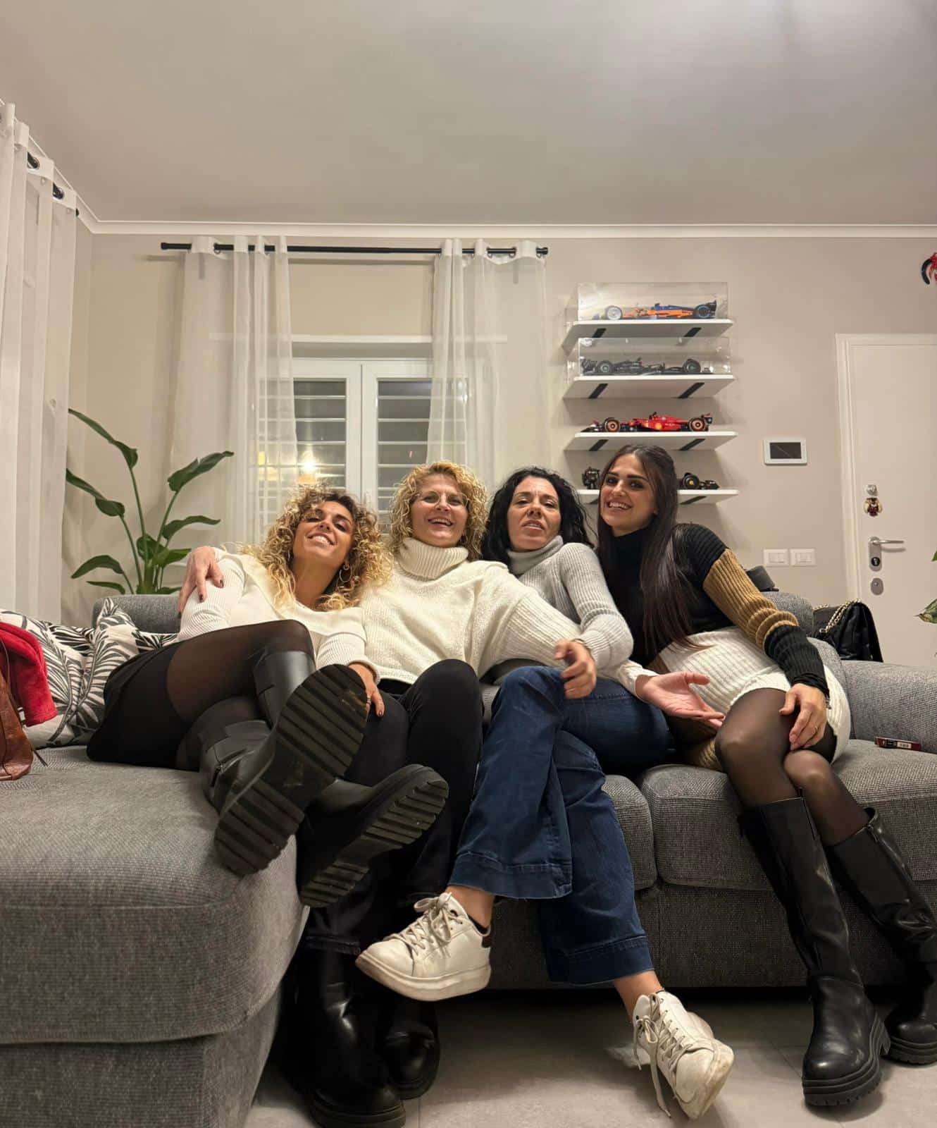 Sara Sangermano con alcune figure che hanno ispirato Nulla da sentire