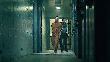 Scena in carcere della serie Netflix Ovunque tu sia